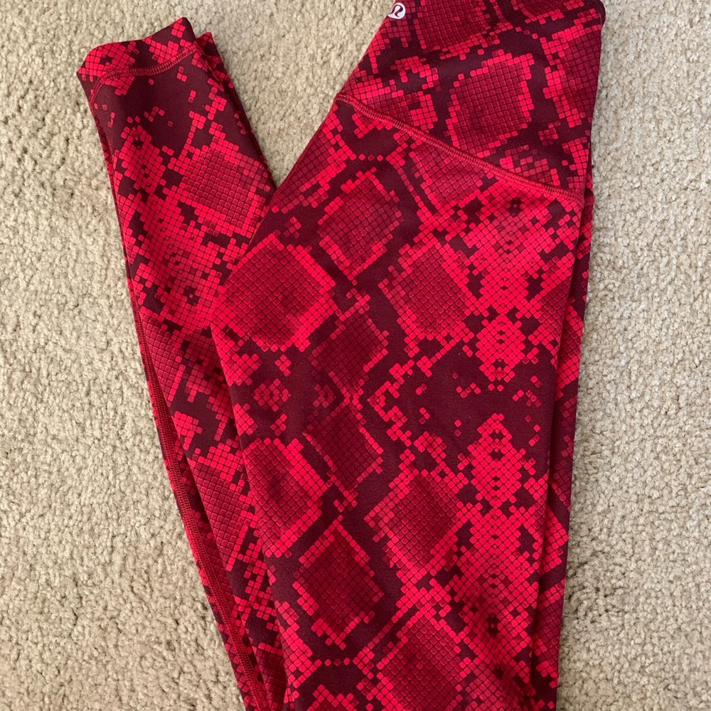 Lululemon Wunder Under Size 6